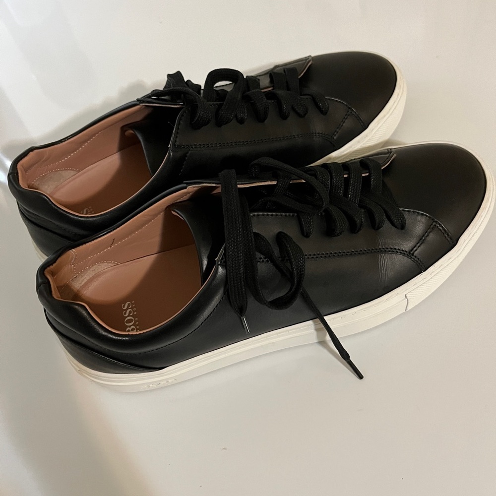 Like new Boss sneakers